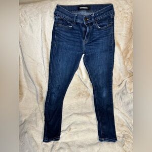 Express Women’s Size 2 short midrise leggings  
Like new!